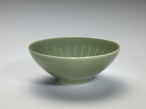 Artwork Fluted bowl this artwork made of Porcelain, thrown with 29 interior flutes and dark celadon glaze, created in 1986-01-01