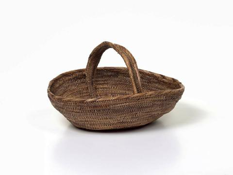 Artwork Kokan (basket) this artwork made of Asema (cane), nakuaka edging, pipini (vine), created in 2018-01-01