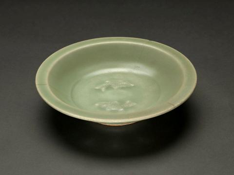 Artwork Dish this artwork made of Stoneware with wide lip and fluted exterior and interior moulded with two fish. Celadon glaze, created in 1567-01-01